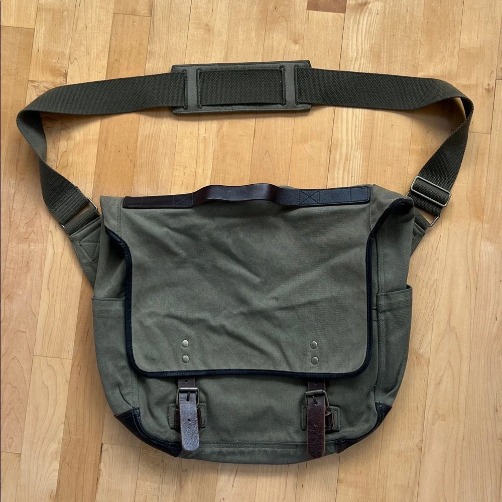 💼J.Crew Green Canvas Fabric & Brown Leather Adjustable Strap Messenger Bag
